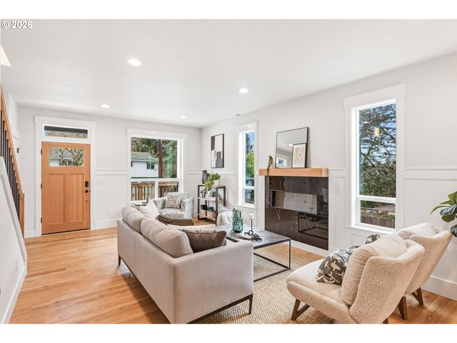 3911 Se INSLEY St, Portland, OR 97202