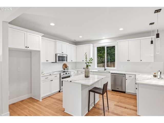 3911 Se INSLEY St, Portland, OR 97202