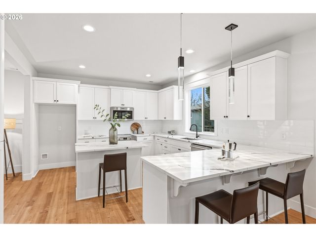 3911 Se INSLEY St, Portland, OR 97202