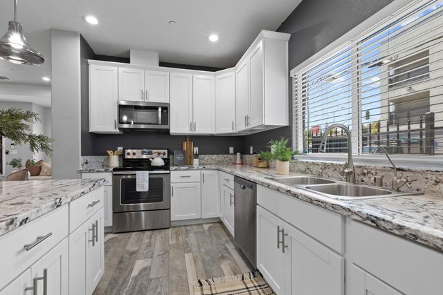 3307 12th Ave, Sacramento, CA 95817