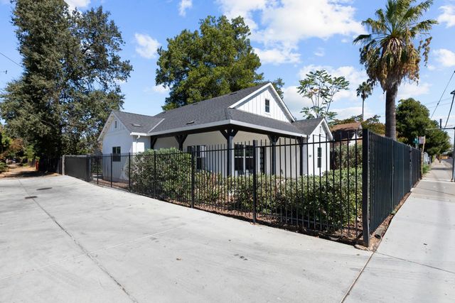 3307 12th Ave, Sacramento, CA 95817