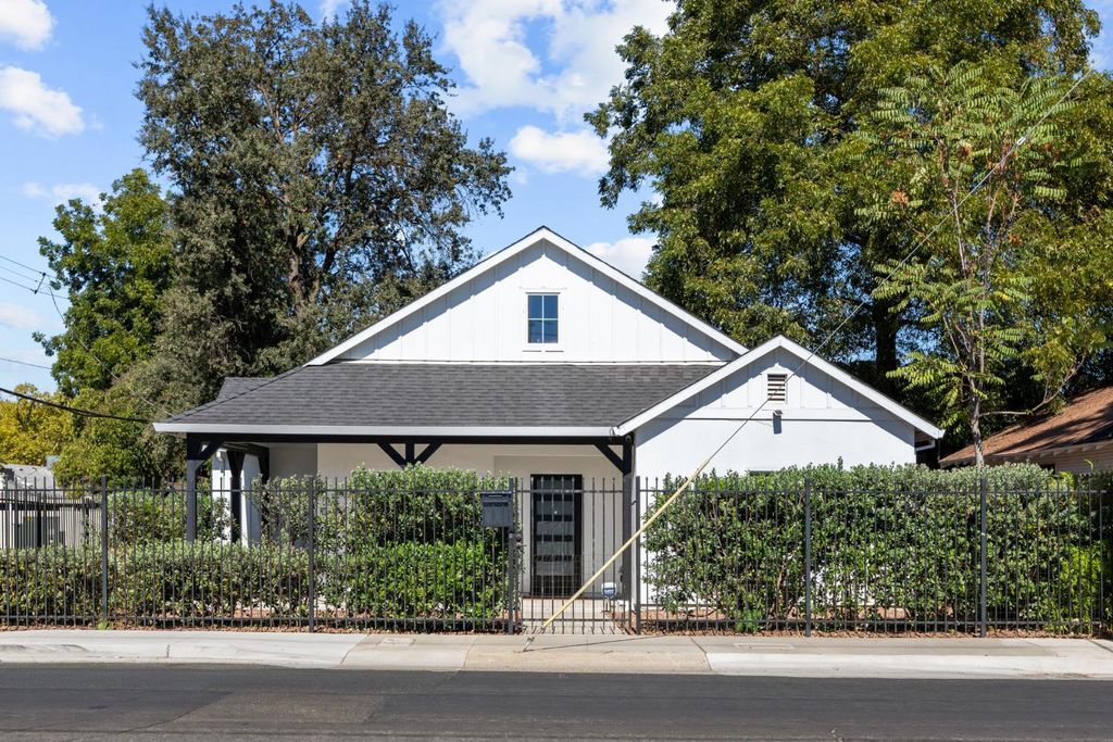 3307 12th Ave, Sacramento, CA 95817