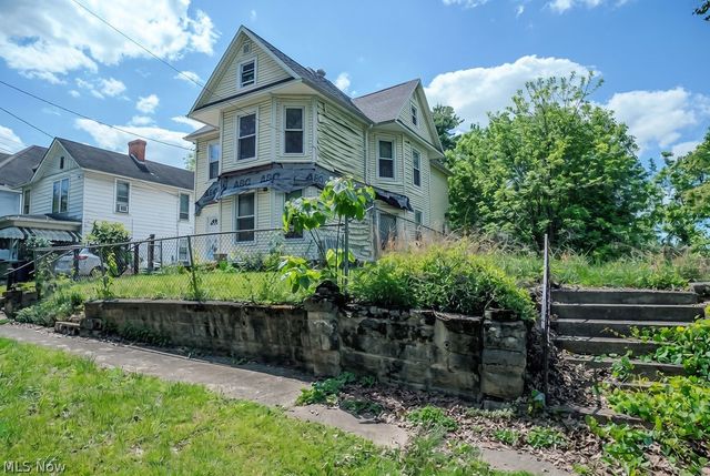 1045 Laird Avenue, Parkersburg, WV 26101