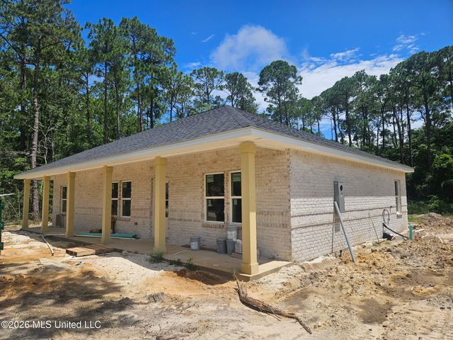 628 Oak Street, Ocean Springs, MS 39564