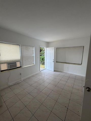 1861 NW 49th St, Miami, FL 33142