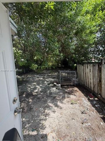 1861 NW 49th St, Miami, FL 33142