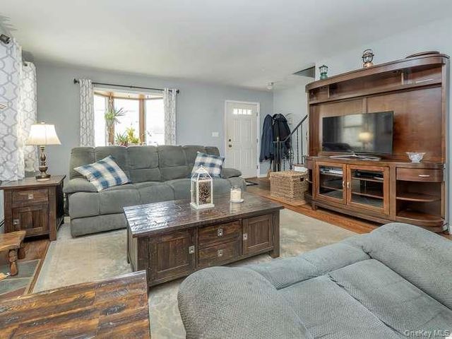 34 Maple Street, Greenvale, NY 11548