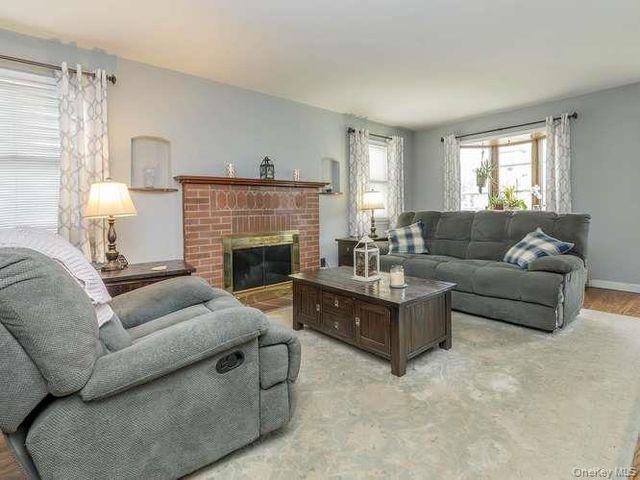 34 Maple Street, Greenvale, NY 11548