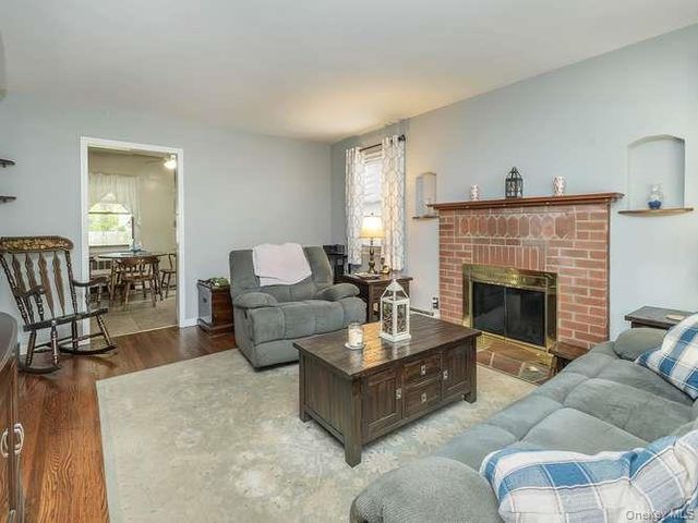 34 Maple Street, Greenvale, NY 11548