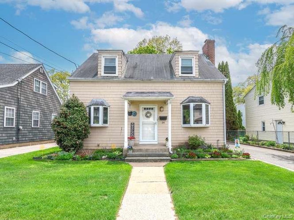34 Maple Street, Greenvale, NY 11548