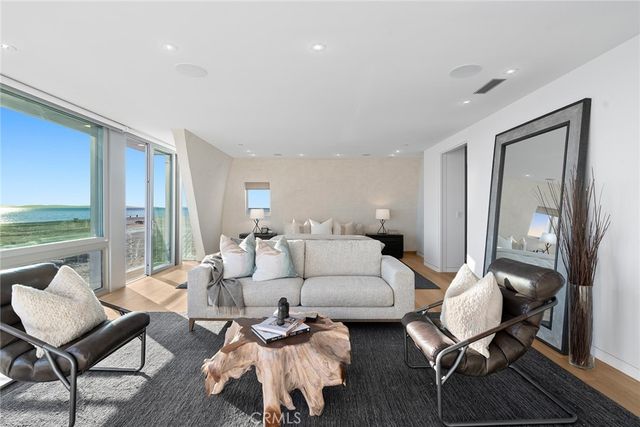2144 E Oceanfront, Newport Beach, CA 92661