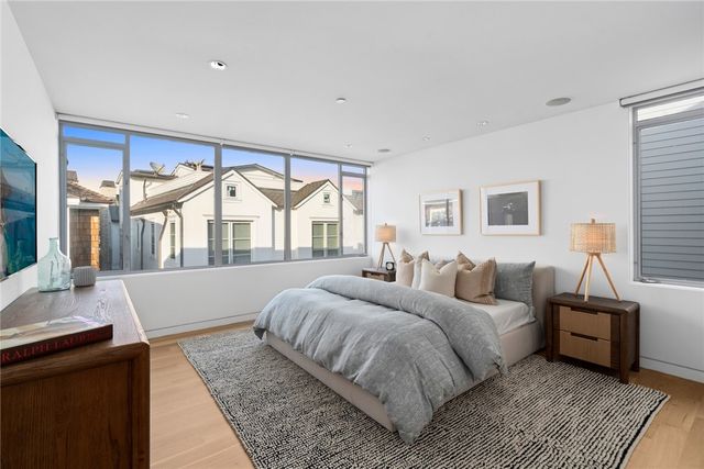 2144 E Oceanfront, Newport Beach, CA 92661
