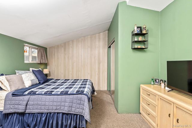 2700 Falcon Avenue, Medford, NY 11763