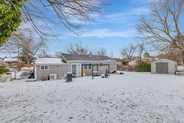 2700 Falcon Avenue, Medford, NY 11763