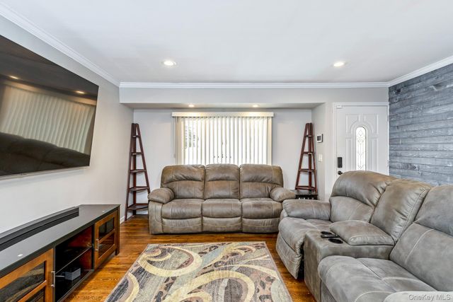 2700 Falcon Avenue, Medford, NY 11763