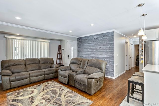 2700 Falcon Avenue, Medford, NY 11763