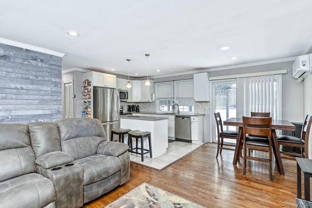 2700 Falcon Avenue, Medford, NY 11763