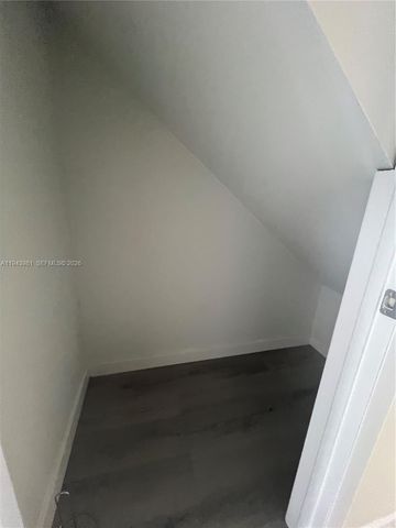 260 NW 107th Ave 212, Miami, FL 33172