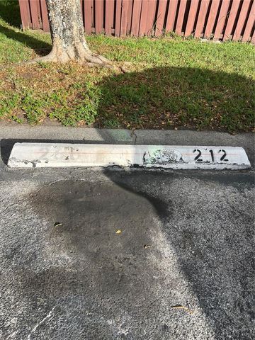 260 NW 107th Ave 212, Miami, FL 33172