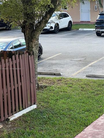 260 NW 107th Ave 212, Miami, FL 33172