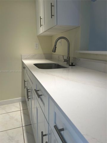 260 NW 107th Ave 212, Miami, FL 33172