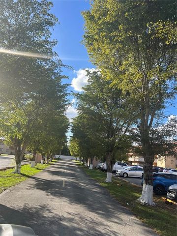 260 NW 107th Ave 212, Miami, FL 33172