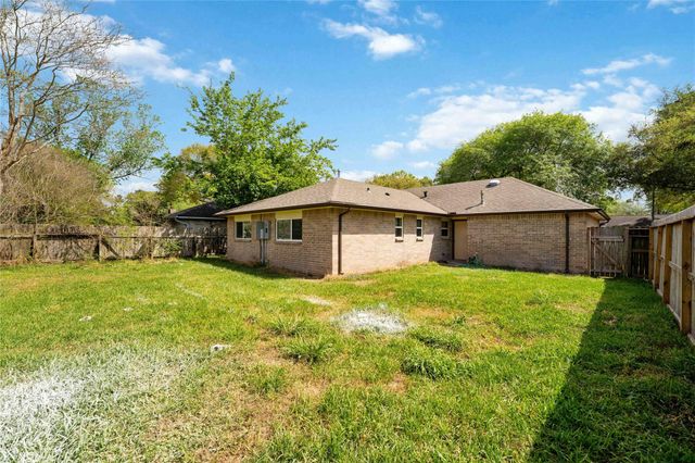 2739 Meandering Trail, Houston, TX 77339