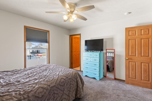 5743 MERLIN Lane, Council Bluffs, IA 51501