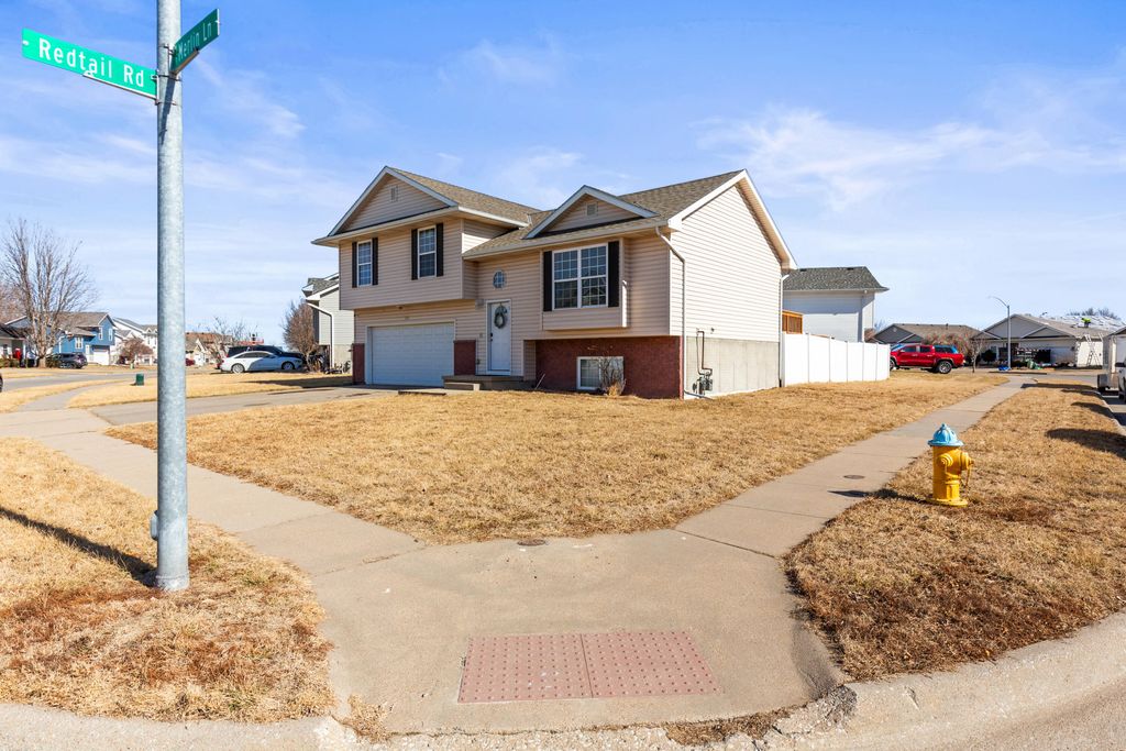 5743 MERLIN Lane, Council Bluffs, IA 51501