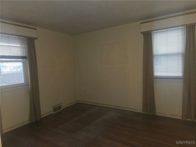 298 Lowell Road, Tonawanda, NY 14217