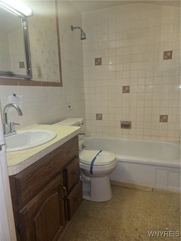 298 Lowell Road, Tonawanda, NY 14217