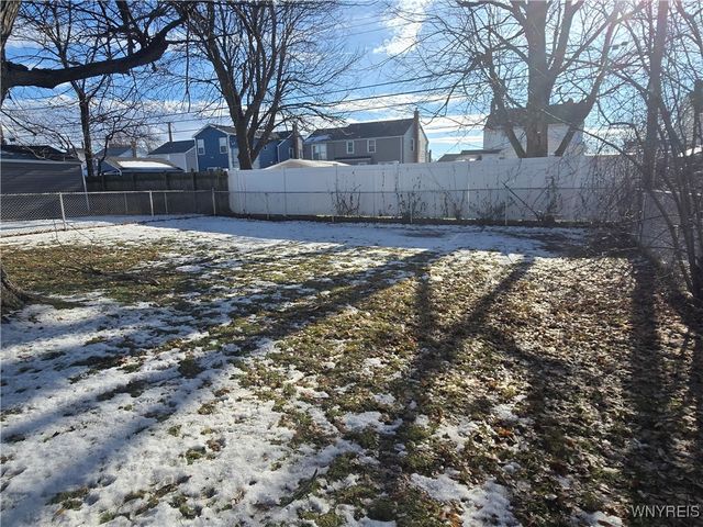 298 Lowell Road, Tonawanda, NY 14217