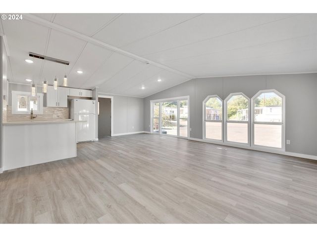 18830 HIGHWAY 99E 28, Oregon City, OR 97045