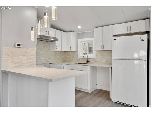 18830 HIGHWAY 99E 28, Oregon City, OR 97045