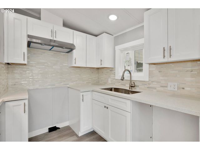18830 HIGHWAY 99E 28, Oregon City, OR 97045