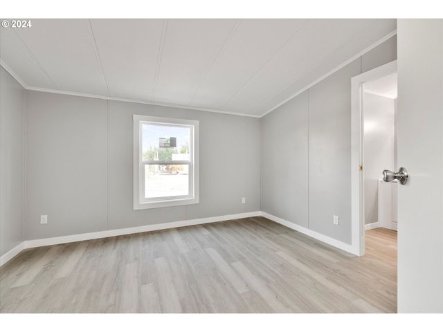 18830 HIGHWAY 99E 28, Oregon City, OR 97045