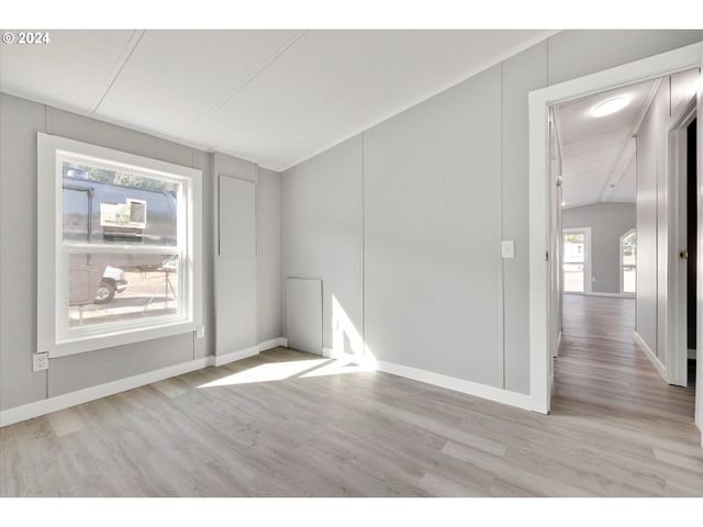 18830 HIGHWAY 99E 28, Oregon City, OR 97045