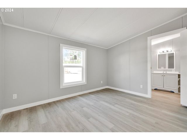 18830 HIGHWAY 99E 28, Oregon City, OR 97045