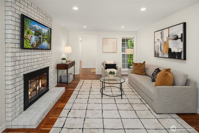 6203 144th Avenue NE, Redmond, WA 98052