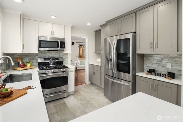 6203 144th Avenue NE, Redmond, WA 98052