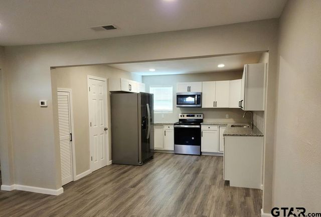 402 W. Carolina St, Palestine, TX 75803