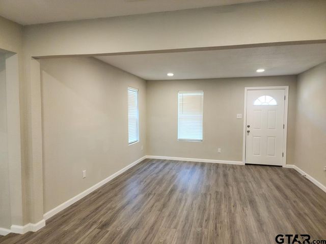 402 W. Carolina St, Palestine, TX 75803