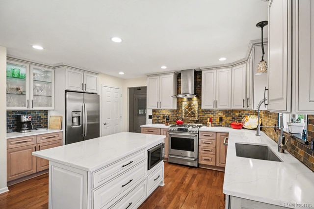 6846 Williamsbury Circle, Independence Charter Township, MI 48348