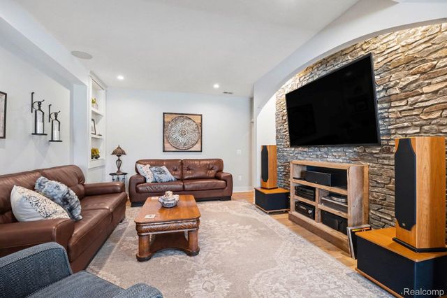 6846 Williamsbury Circle, Independence Charter Township, MI 48348