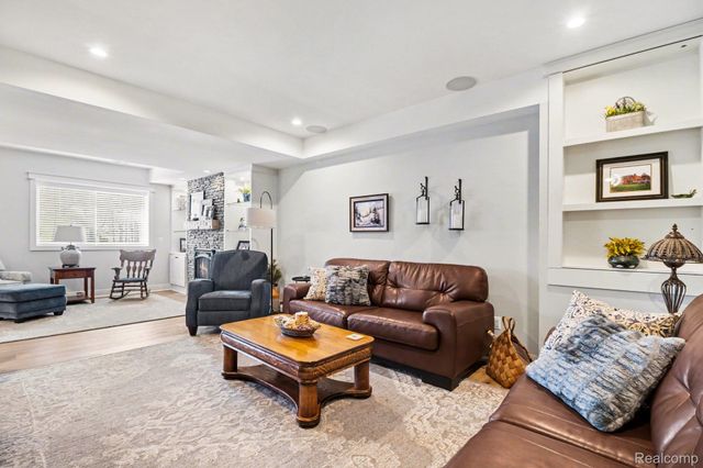 6846 Williamsbury Circle, Independence Charter Township, MI 48348