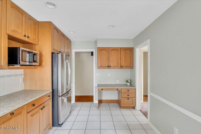 2027 Fairlawn Parkway, Niskayuna, NY 12309