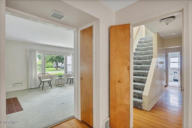 2027 Fairlawn Parkway, Niskayuna, NY 12309