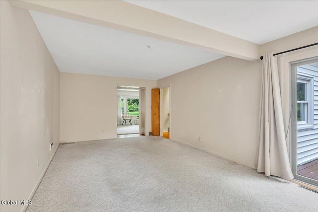 2027 Fairlawn Parkway, Niskayuna, NY 12309