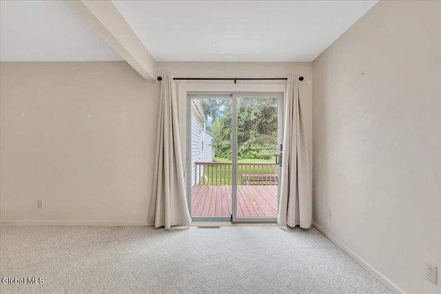 2027 Fairlawn Parkway, Niskayuna, NY 12309