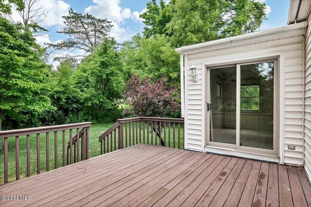 2027 Fairlawn Parkway, Niskayuna, NY 12309